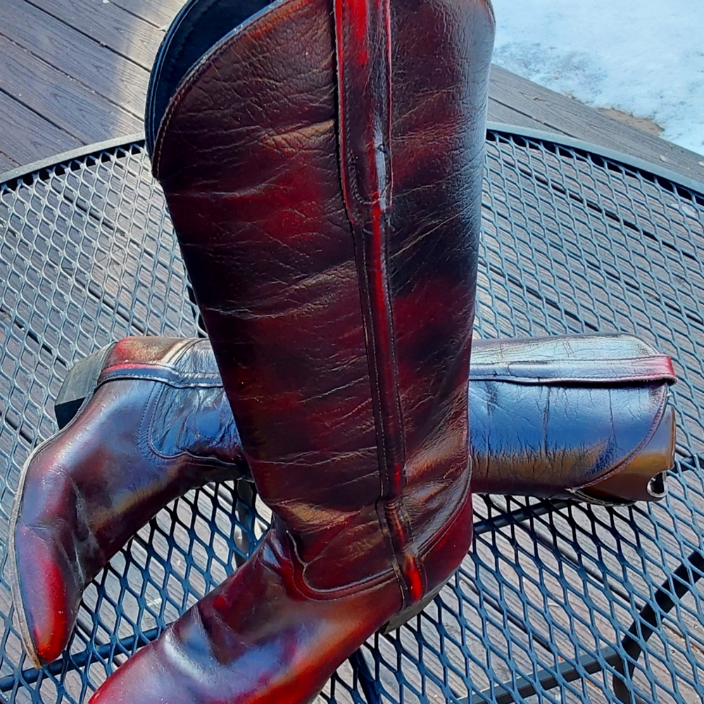Women's boots Tony Lamas style 7M oxblood